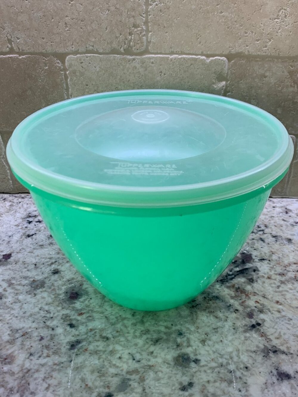Tupperware Crisp-It Lettuce Keeper